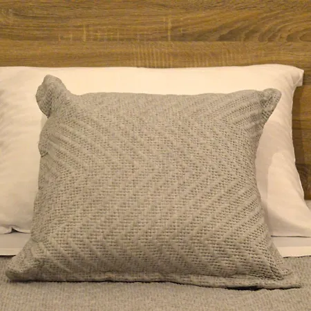 Thalassini Avra * Azolimnos