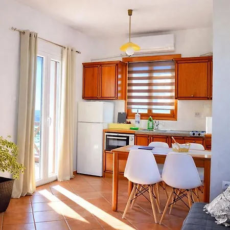 Thalassini Avra * Azolimnos